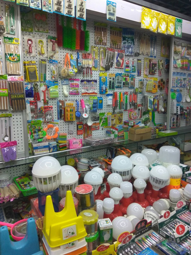 万纤商贸，中原地区纺织品市场的佼佼者